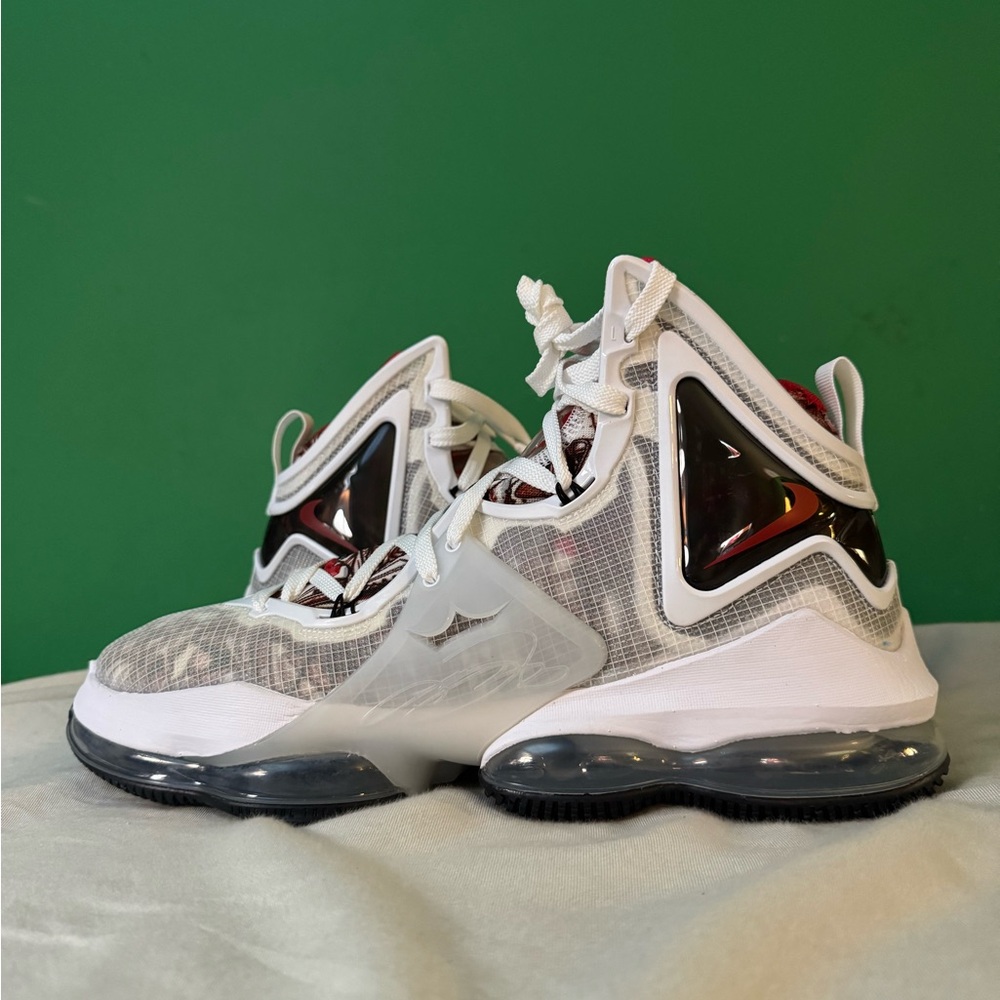 Nike LeBron 19 sketch size 11.5